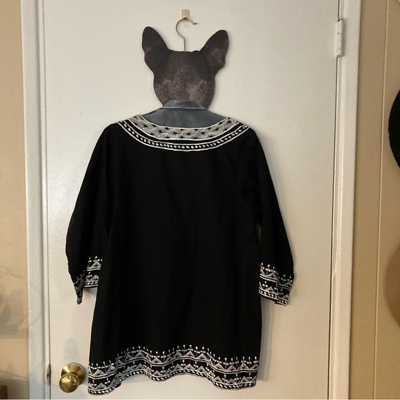 TBags Los Angeles Top Embroidered Black/WhiteSwim Cover - Picture 5 of 8